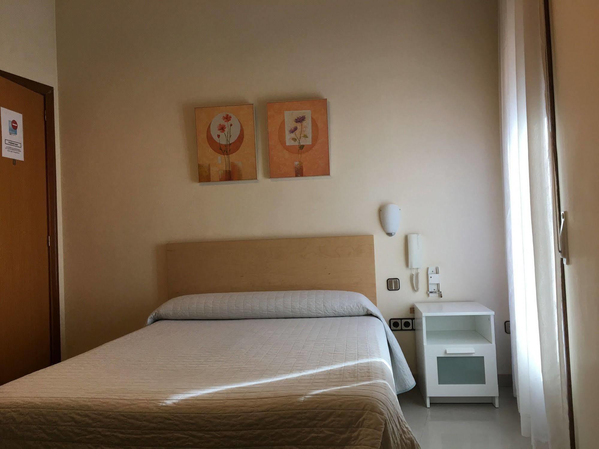 Hostal Cervantes Valdemoro Ngoại thất bức ảnh