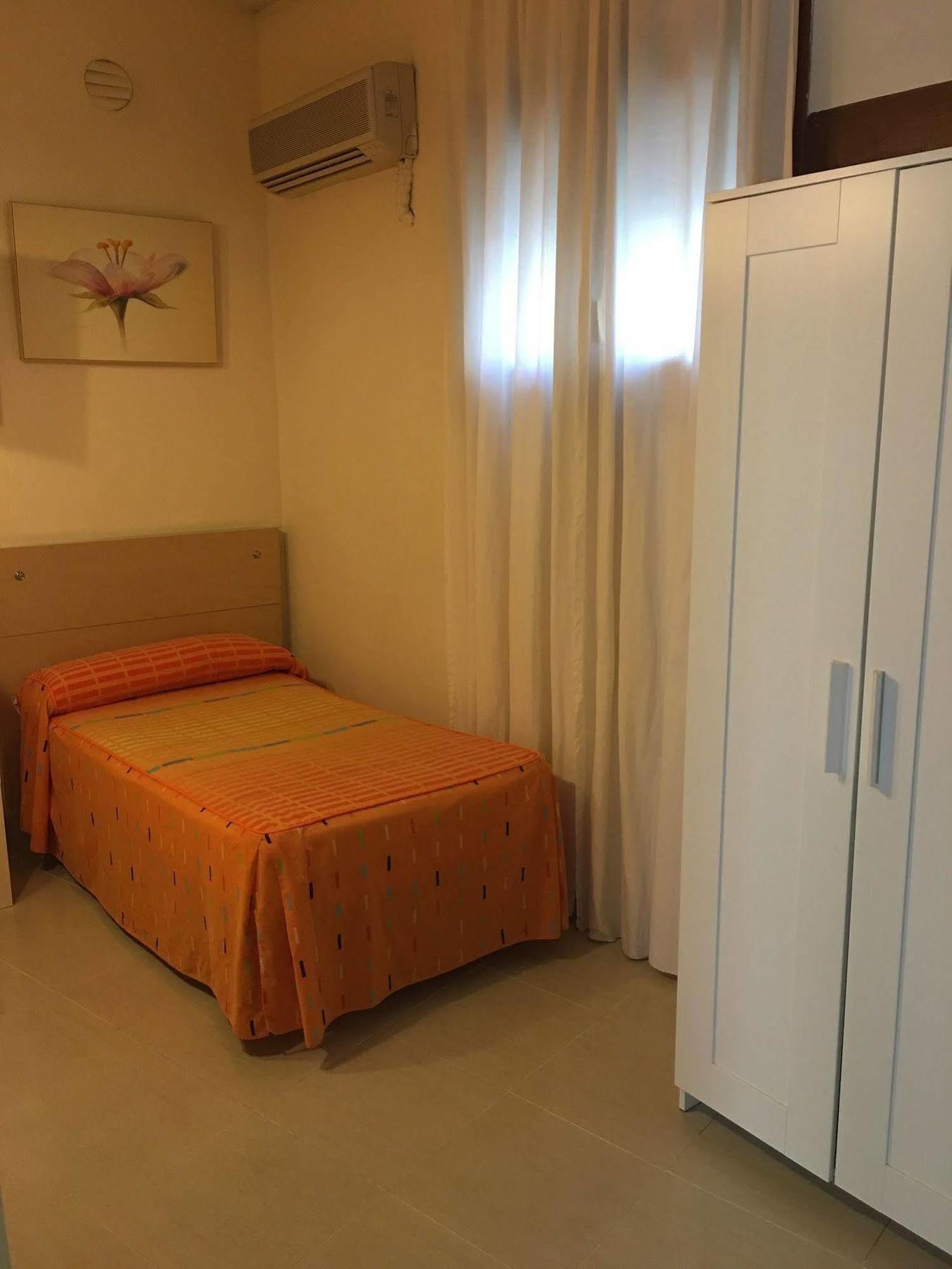 Hostal Cervantes Valdemoro Ngoại thất bức ảnh