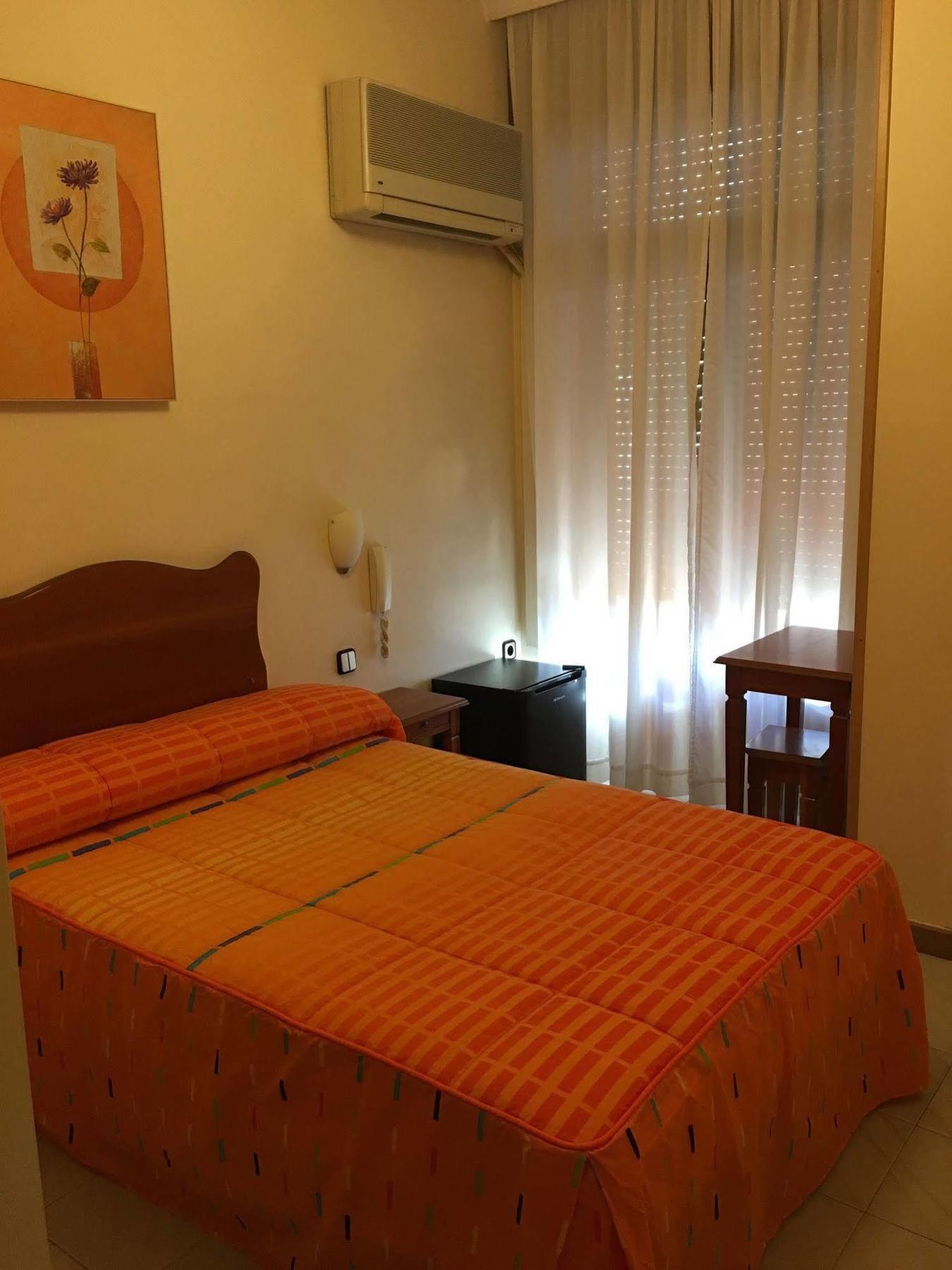 Hostal Cervantes Valdemoro Ngoại thất bức ảnh