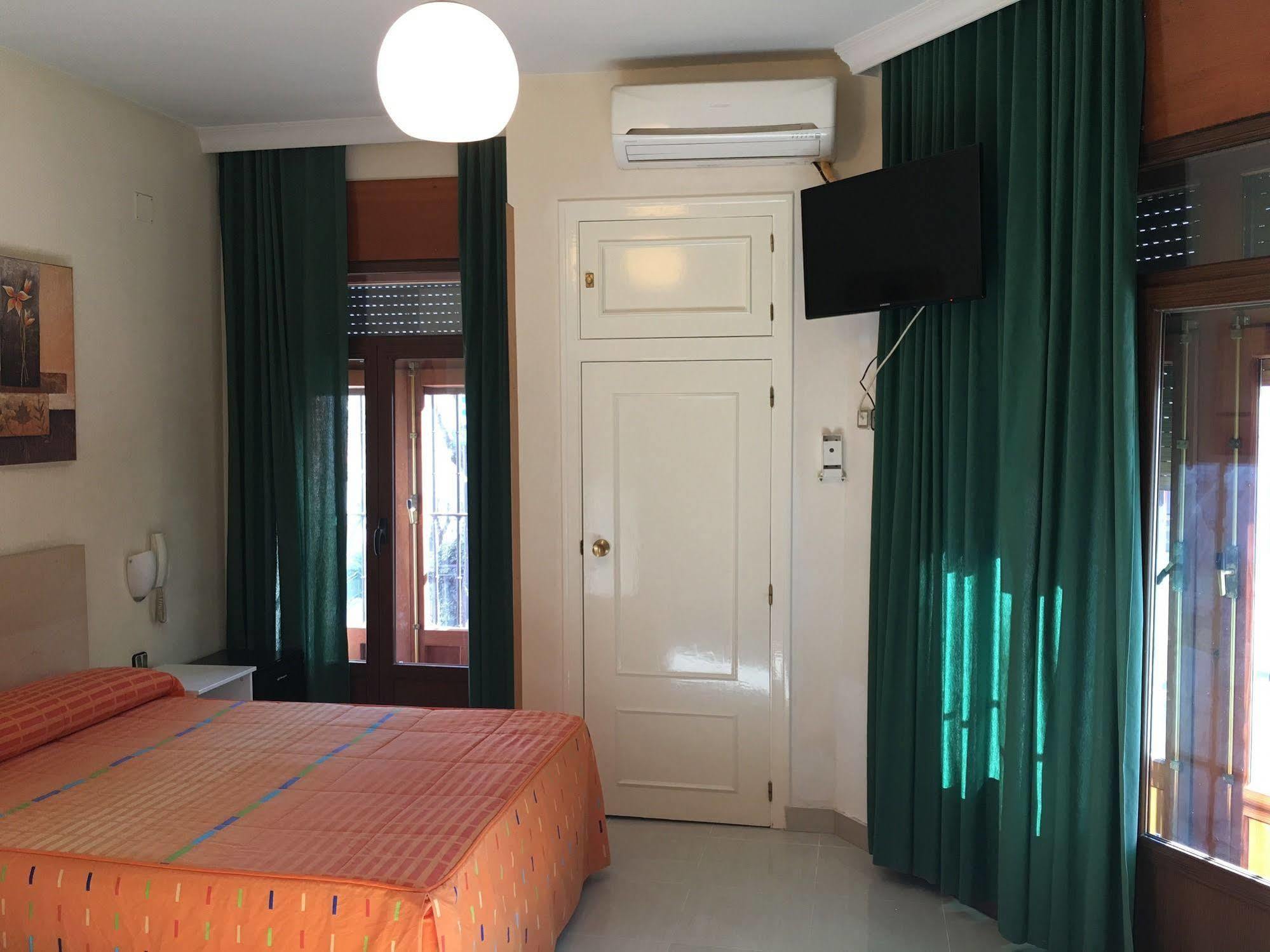 Hostal Cervantes Valdemoro Ngoại thất bức ảnh