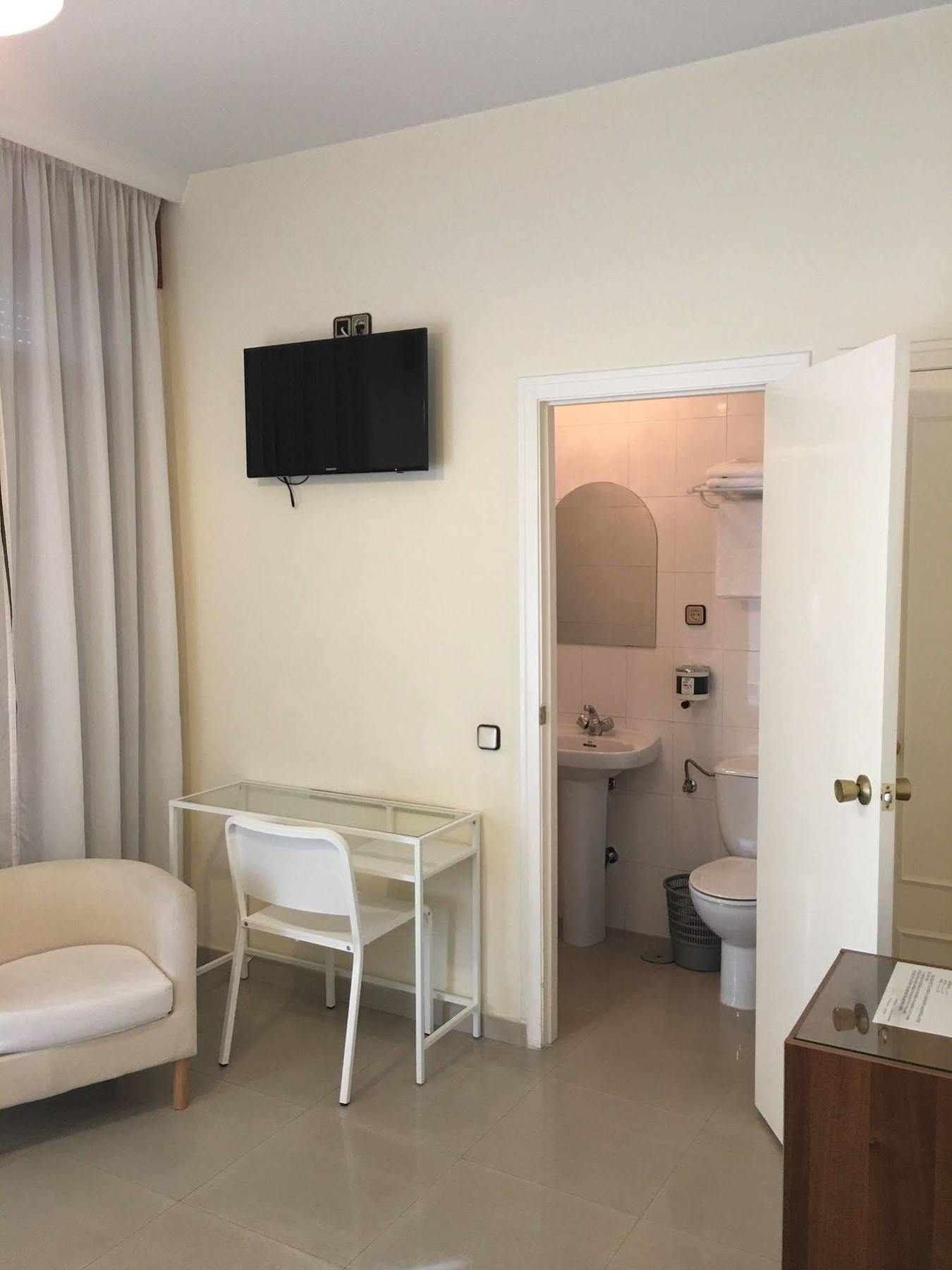 Hostal Cervantes Valdemoro Ngoại thất bức ảnh