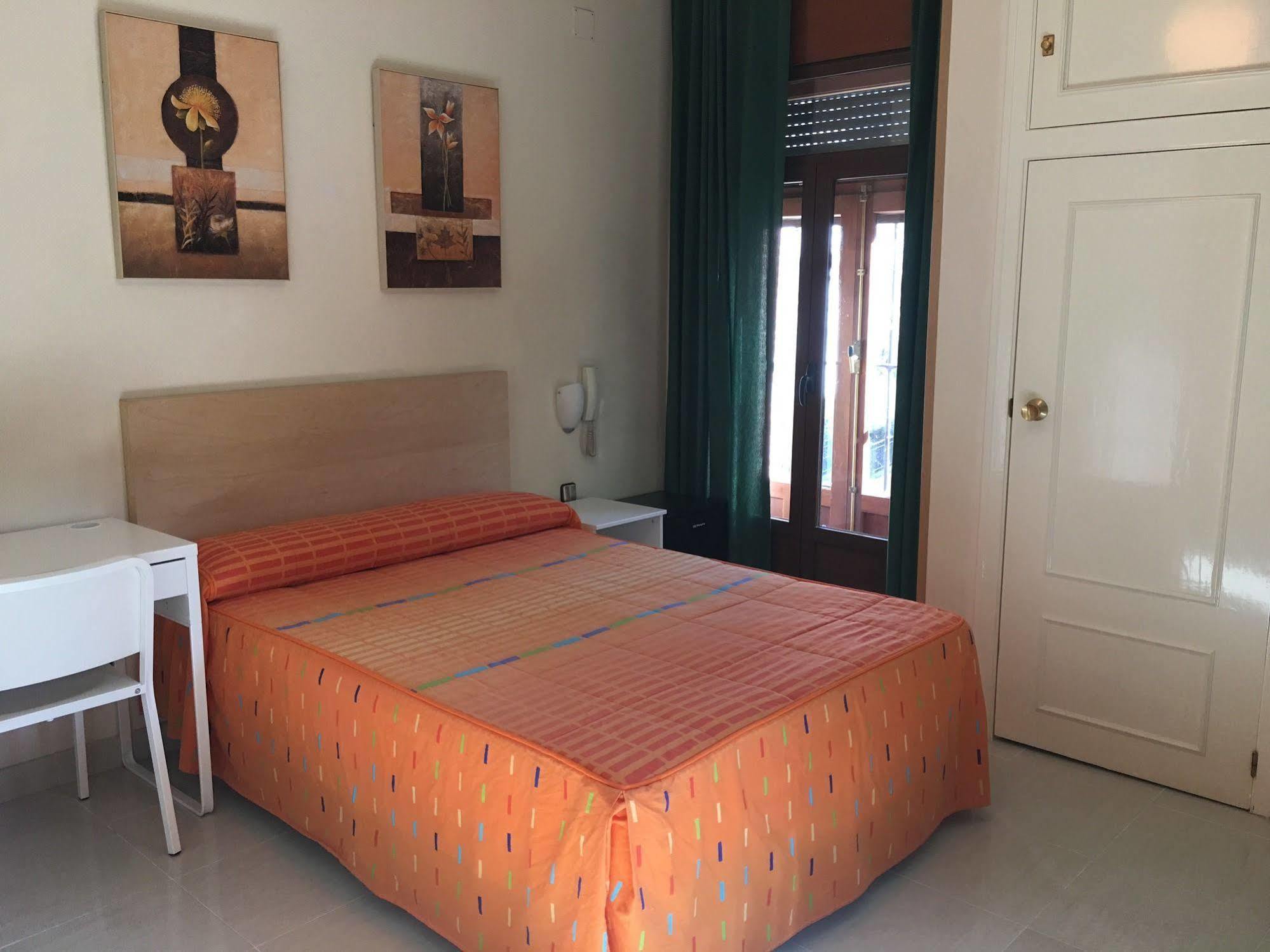 Hostal Cervantes Valdemoro Ngoại thất bức ảnh