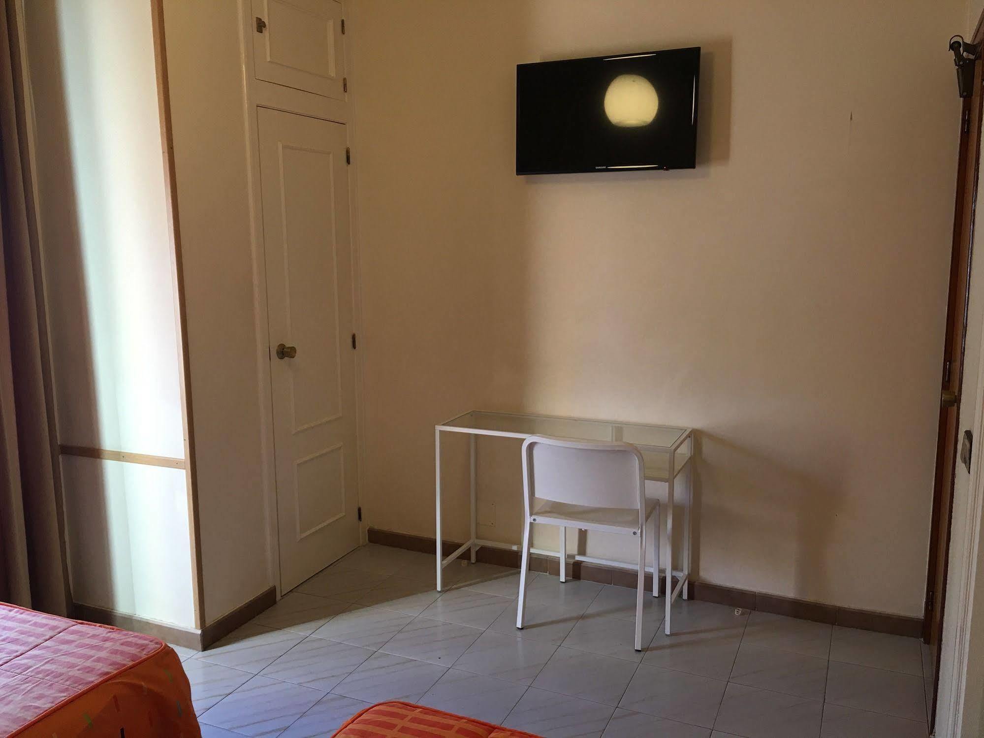 Hostal Cervantes Valdemoro Ngoại thất bức ảnh