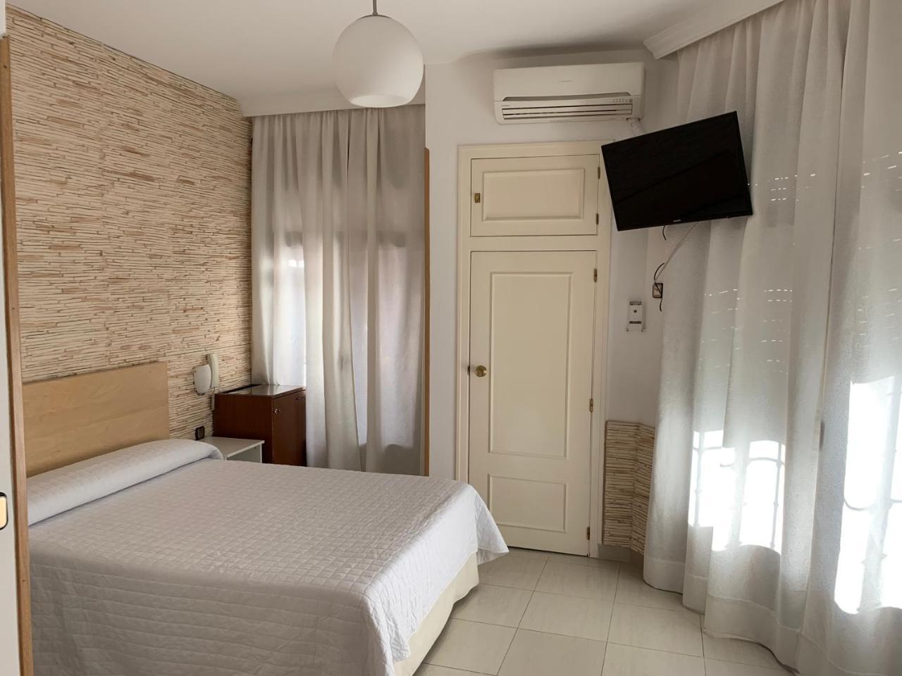 Hostal Cervantes Valdemoro Ngoại thất bức ảnh