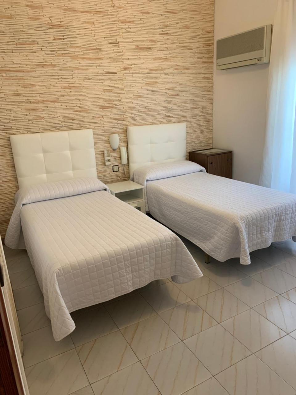 Hostal Cervantes Valdemoro Ngoại thất bức ảnh