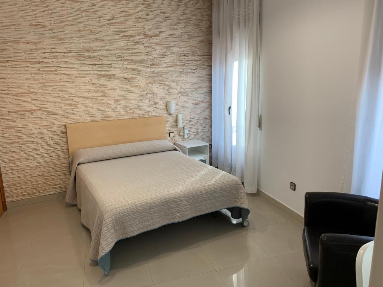 Hostal Cervantes Valdemoro Ngoại thất bức ảnh